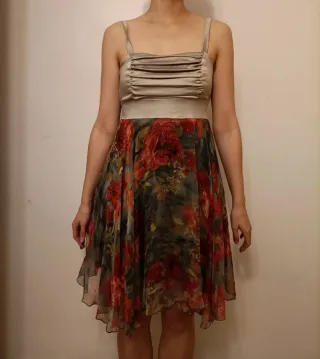 Vestido de fiesta dorado y rojo