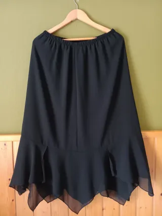 Falda larga negra con volantes