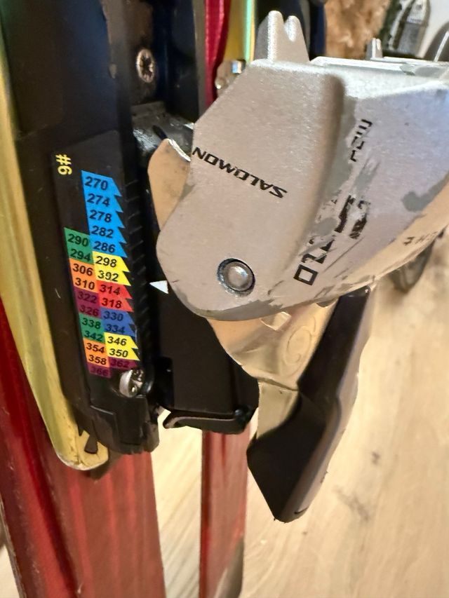 Esquís Salomon Scrambler 8 con fijaciones