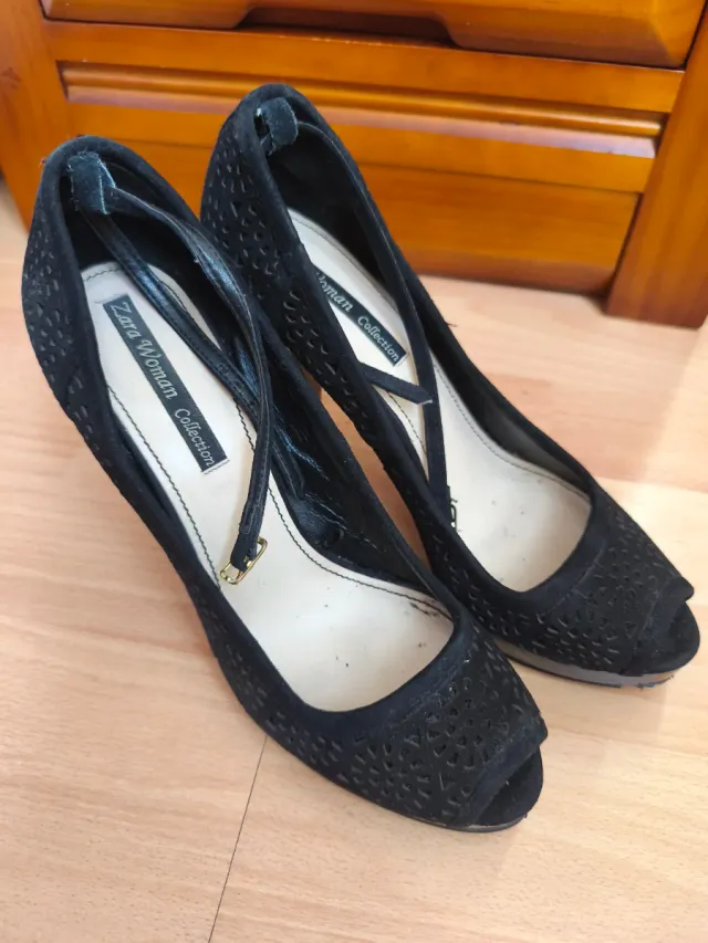 Zapatos de tacón negros peep toe