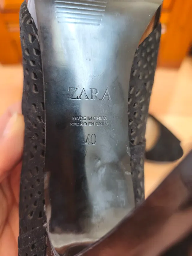 Zapatos de tacón negros peep toe