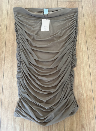 Falda lápiz midi de malla beige