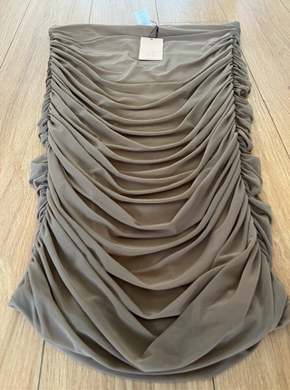 Falda lápiz midi de malla beige