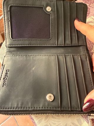 Cartera Desigual Negra y Morada