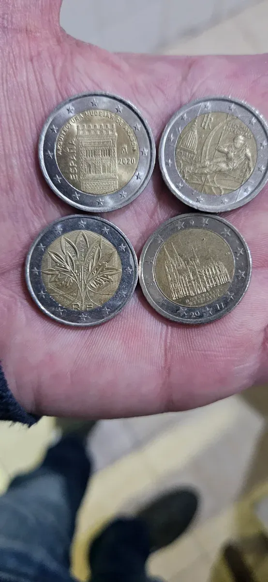 Lote 4 monedas conmemorativas circuladas