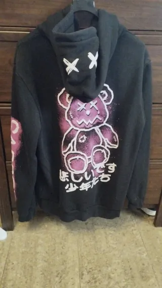 Sudadera Negra con Estampado de Oso