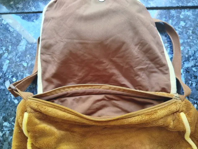 Mochila peluche marrón con cara