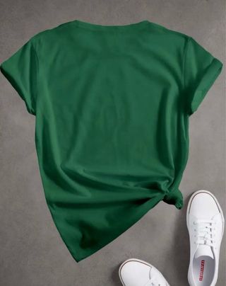 Camiseta verde con escorpión y rosa