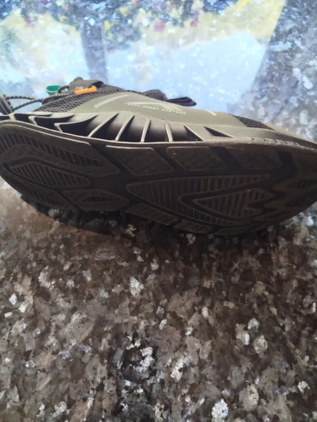 Tenis Deportivos Negros y Naranja