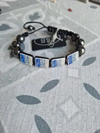 Pulsera con brillos azules y plateados