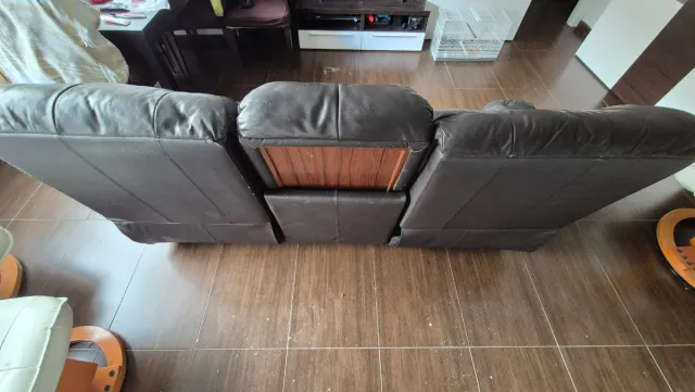 Sofá reclinable de piel marrón