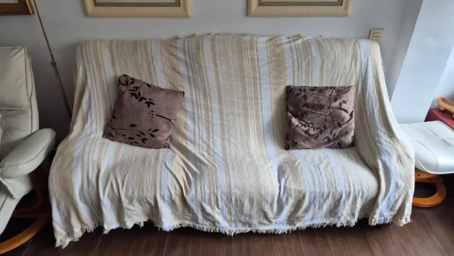 Sofá reclinable de piel marrón