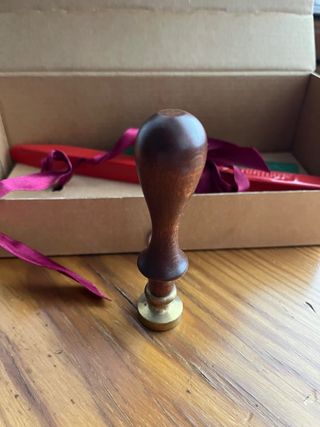 Timbro per ceralacca con manico in legno