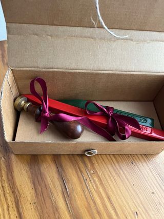 Timbro per ceralacca con manico in legno