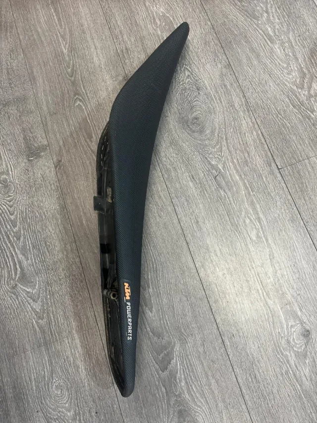 Asiento Alto KTM Powerparts