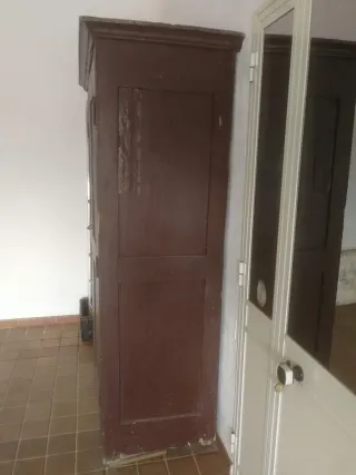 Armadio antico in legno massello