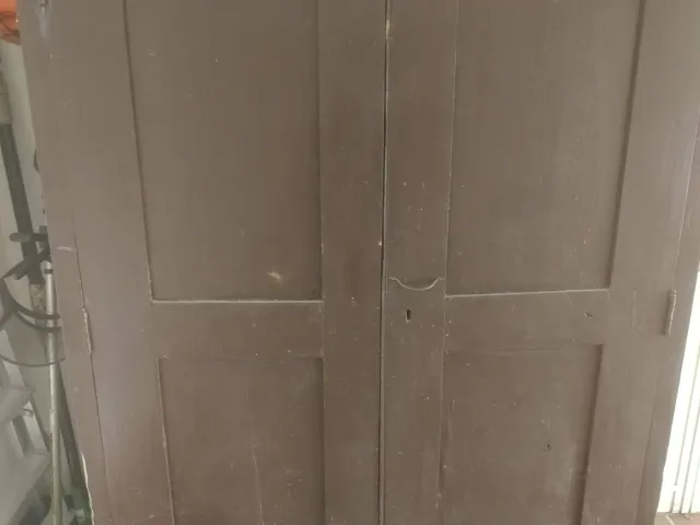 Armadio antico in legno massello