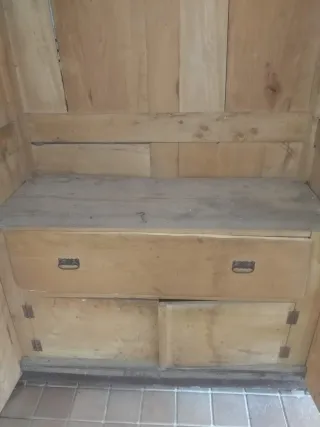 Armadio antico in legno massello