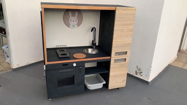 Cocinita de madera artesanal