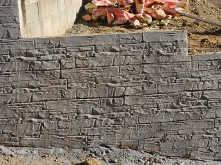 Pavimento de hormigón imitación piedra