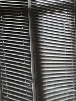 Persiane veneziane in metallo/plastica grigio