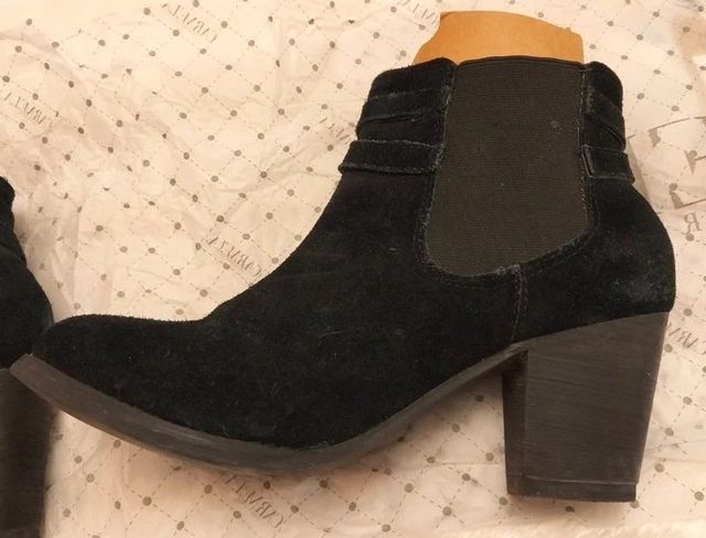 Botines negros con hebillas