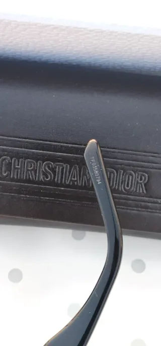 Gafas de sol Dior negras y doradas