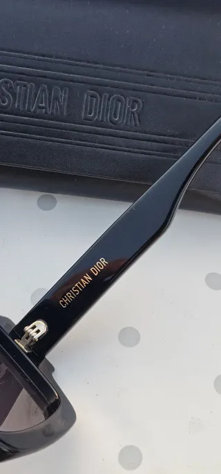 Gafas de sol Dior negras y doradas