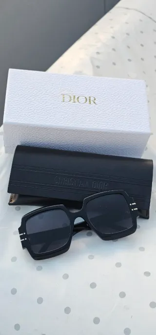 Gafas de sol Dior negras y doradas