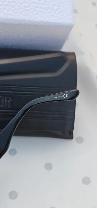 Gafas de sol Dior negras y doradas