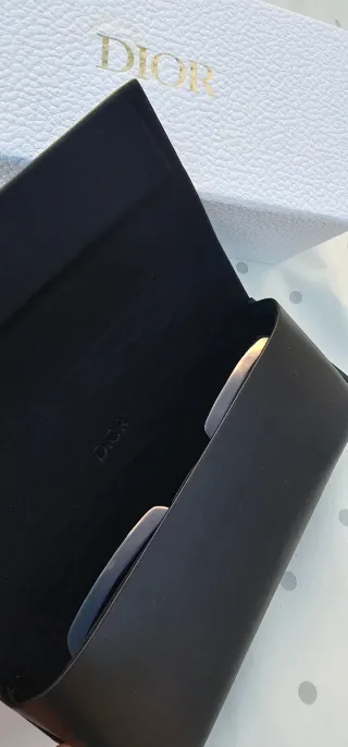 Gafas de sol Dior negras y doradas