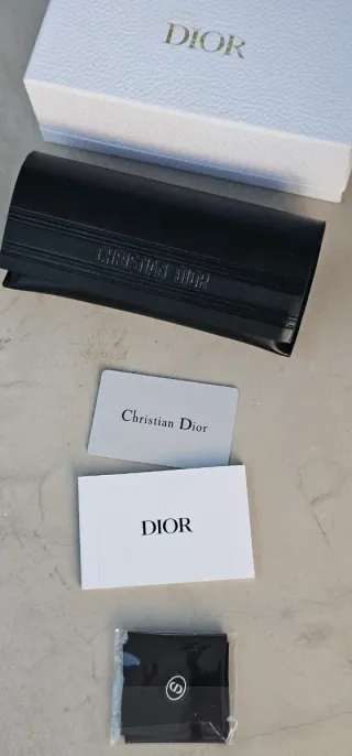 Gafas de sol Dior negras y doradas