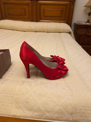 Zapato tacón rojo con lazo Talla 37