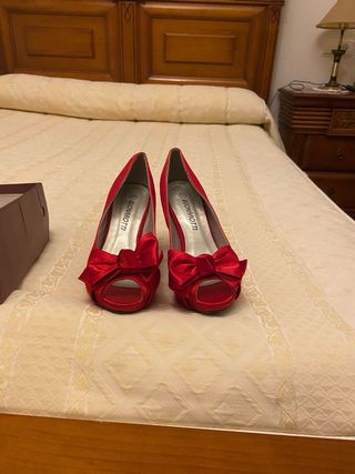 Zapato tacón rojo con lazo Talla 37