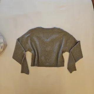 Jersey top de lana cuello pico gris