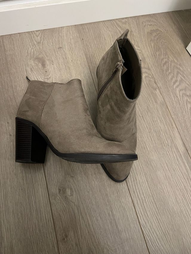 Botines grises tacón Primark
