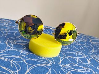 Óculos de sol redondos espelhados amarelos