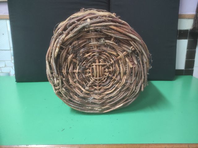 Antigua garrafa cristal forrada de mimbre