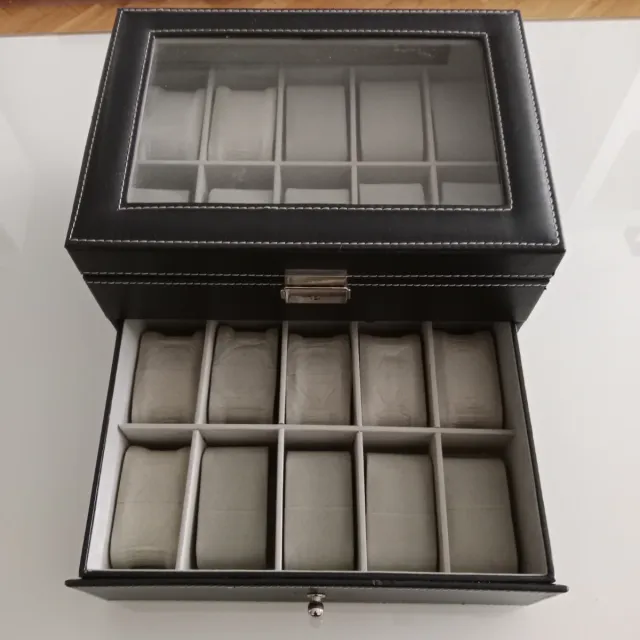 Relojero negro con cajón y tapa