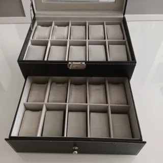 Relojero negro con cajón y tapa