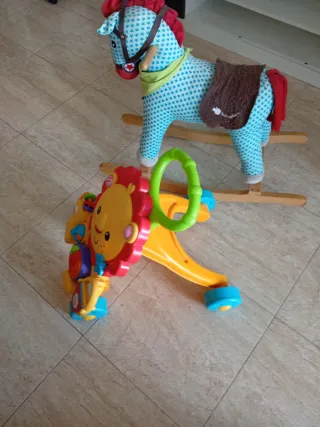 Caballo balancín y andador león