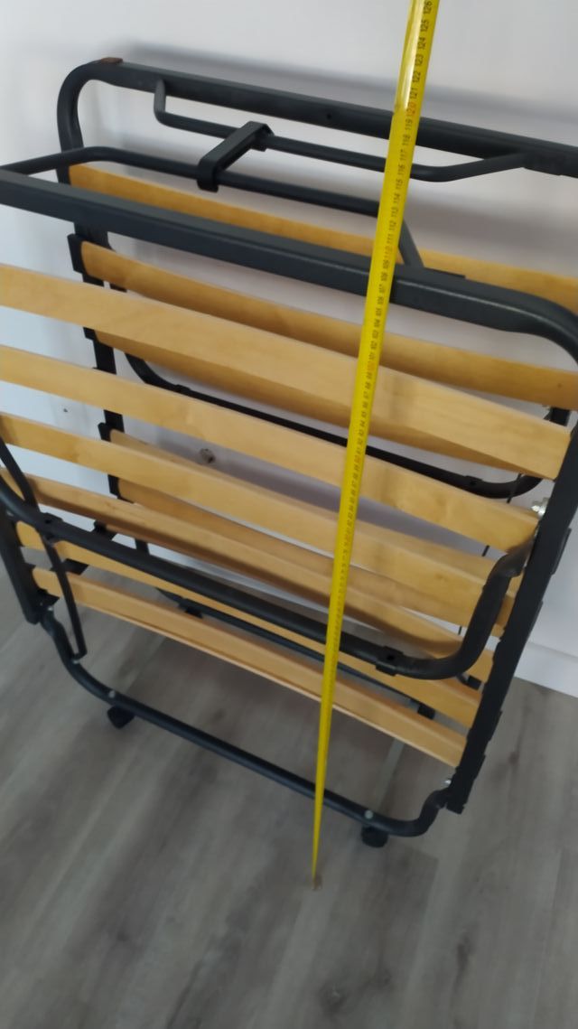Cama Plegable y Somier Metálico con Lamas de Mader