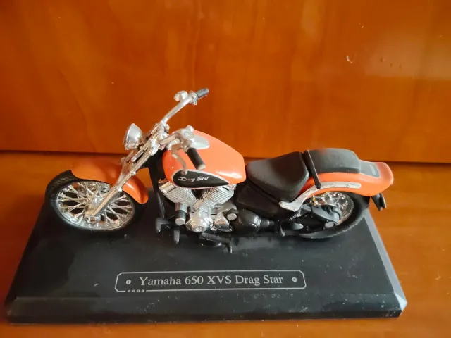 Maqueta Moto Yamaha 650 XVS Escala 1:18