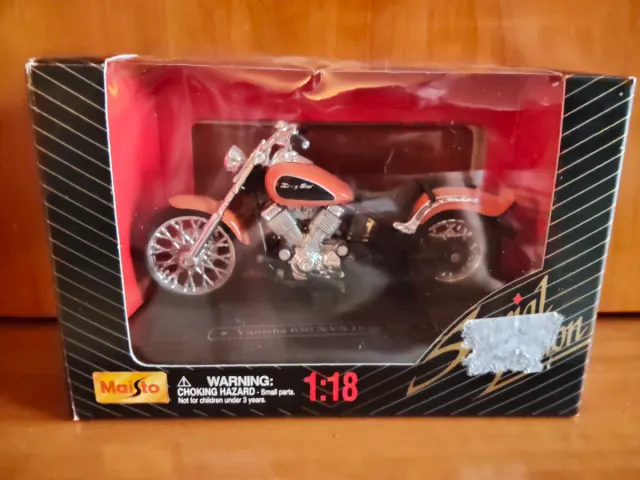 Maqueta Moto Yamaha 650 XVS Escala 1:18