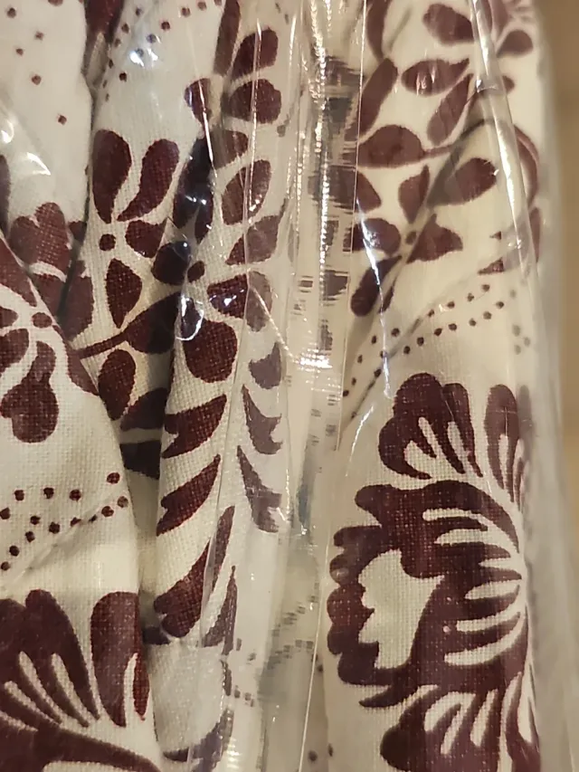 Manta cubrecama beige y marrón