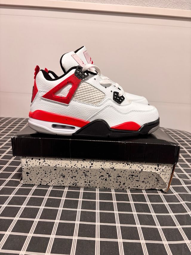Jordan 4 Retro Roja y Blanca