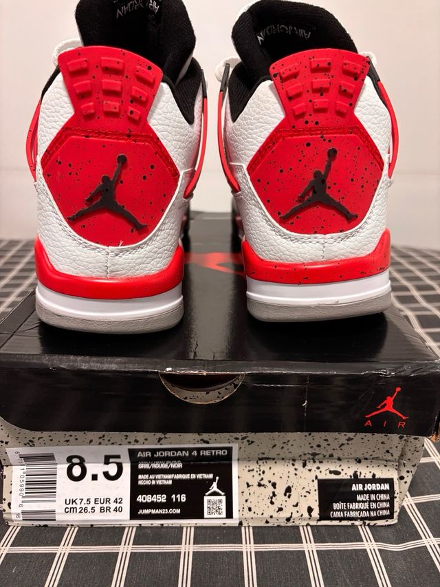 Jordan 4 Retro Roja y Blanca