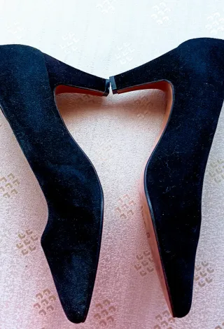 Zapatos de piel de ante negro con suela de cuero