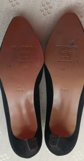 Zapatos de piel de ante negro con suela de cuero