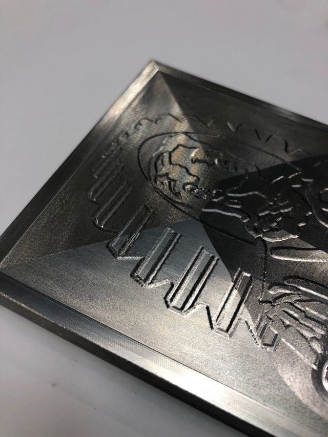 MEGABEAT placa acero  “seriada” única